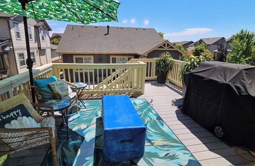 Aurora House | Charming 3-bedroom house w/AC, high speed internet, private office near Airport