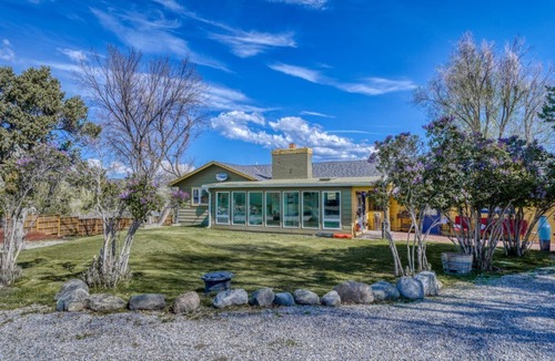 Howard House | Charming 3-bedroom house on the Arkansas River, close to Salida with WiFi !