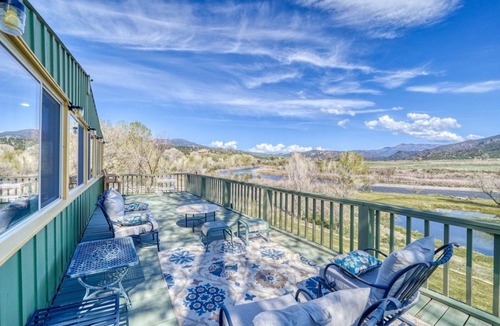 Howard House | Charming 3-bedroom house on the Arkansas River, close to Salida with WiFi !