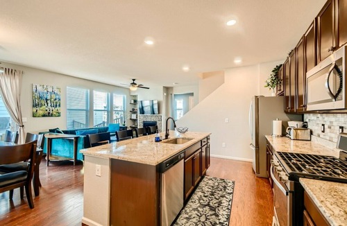 The Meadows House | Charming 3-bedroom house with 2 offices, AC and WiFi in welcoming Castle Rock