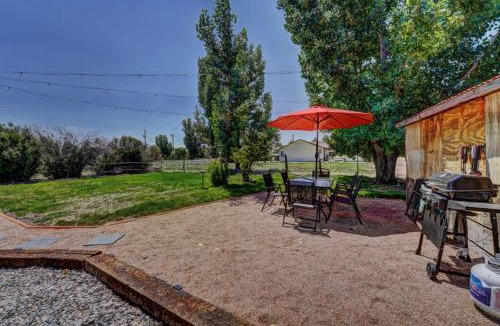 Fruita House | Charming 3BR Farmhouse Near Trails & Town