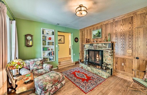 Buena Vista House | Charming Buena Vista Creekside Home Walk to Main!