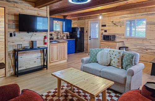 Alpine Village Cabin | Charming cabin close to activities with spacious deck and great views