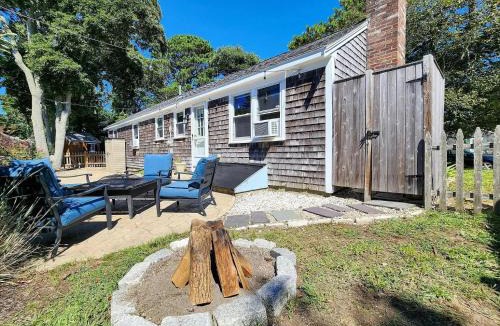 Dennis Port House | Charming Cape-Cod Cottage by Summer