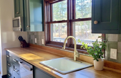 Elbert House | Charming Cottage 3BR/2BA Hot Tub