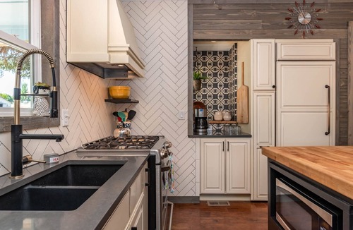 Louisville House | Charming cottage located in historic downtown Louisville.