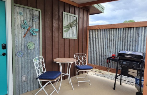 Clifton Cottage | Charming cottage near wineries, hiking, biking and rafting - pet friendly!