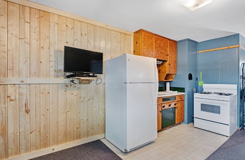 South Fork Cabin | Charming dog-friendly getaway great for small groups with firepit & free WiFi