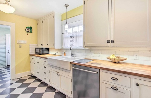 College Hill House | Charming Eugene Vacation Home: 1 Mi to Dtwn!