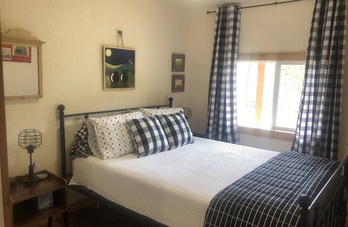 Paonia House | Charming guesthouse with panoramic views!