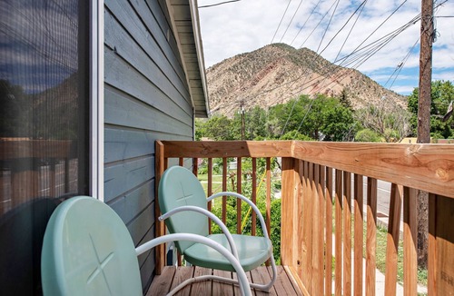 New Castle House | Charming Historic Home, Embrace the Past, Enjoy the Present 13 Mi to GWS