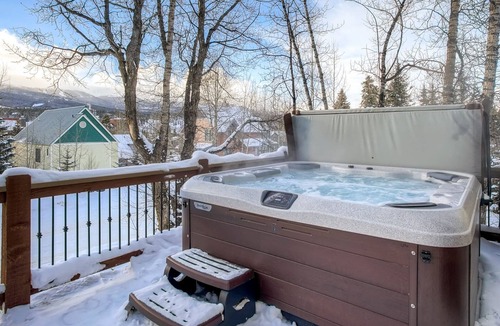 Weisshorn House | Charming Home w/Mountain Views + Hot Tub + Ski Shuttle - Raven's Bungalow