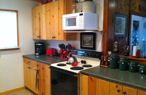 Black Hawk Cabin | Charming log cabin for peaceful mountain getaway!