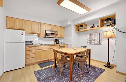 Four O'Clock Condo | Charming One-Bedroom. Walk to Town, Near Hiking/Biking l wp33b