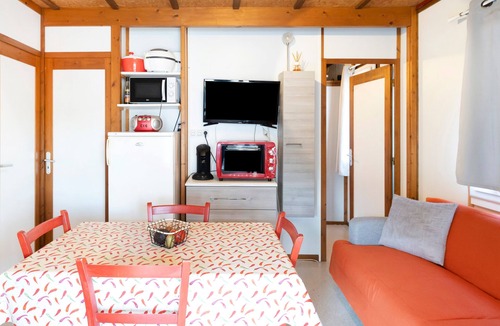 Hasparren House | Charming 'Ortalon - Hasparren' Cottage with Shared Pool, Wi-Fi, and Air Conditioning