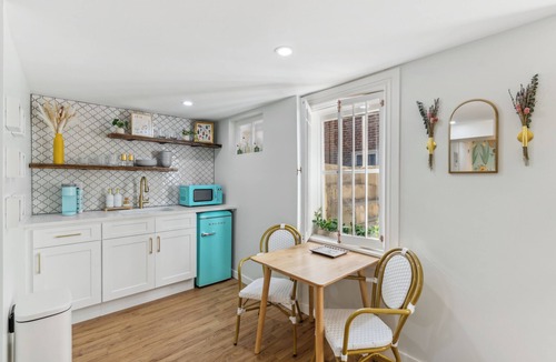 Alamo Placita Apartment | Charming Parisian studio in Denver, Colorado