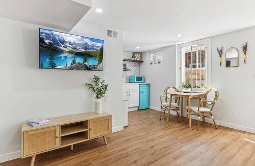 Alamo Placita Apartment | Charming Parisian studio in Denver, Colorado