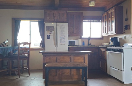 Elgin Cabin | Charming Rustic Ranch Cabin With Mountain Views Near Wineries