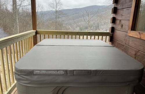 Lejunior Cabin | Charming secluded 2BR Cabin with hot tub and a view.