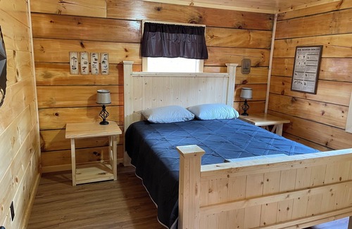Lejunior Cabin | Charming secluded 2BR Cabin with hot tub and a view.