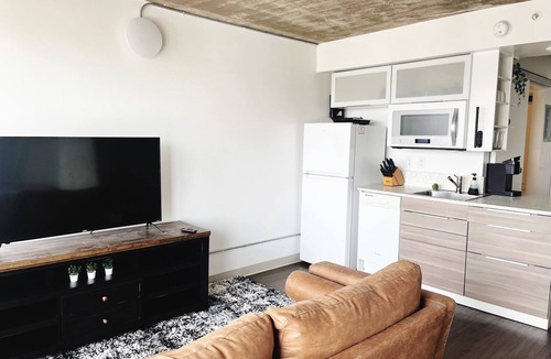 Jefferson Park Apartment | Charming Studio Mins to Downtown