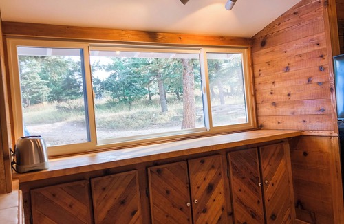 Boulder Apartment | Charming studio with AC and WiFi in lovely Boulder Mountains