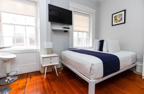 Beacon Hill Apartment | Charming & Stylish Studio on Beacon Hill #12