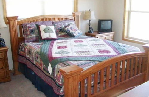Dillon House | Charming townhouse on the shores of Lake Dillon