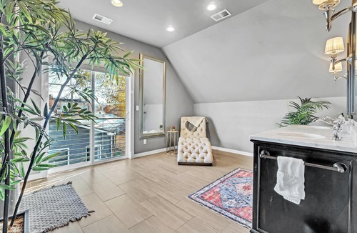 Whittier House | Charming Walkable Victorian 3-bedroom home in Denver