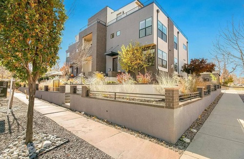 West Highland Apartment | Charming & Well Designed Studio in Prime Walkable Location