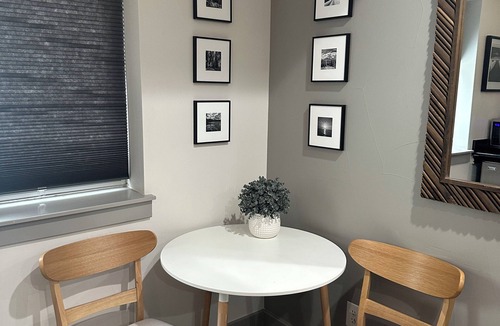 West Highland Apartment | Charming & Well Designed Studio in Prime Walkable Location