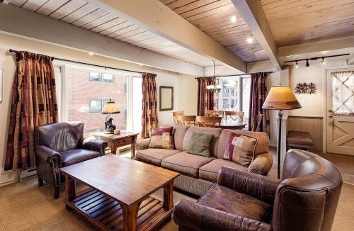 Aspen House | Chateau Chaumont Unit 8, Condo with Excellent Location, 1 Block to Aspen Mountain