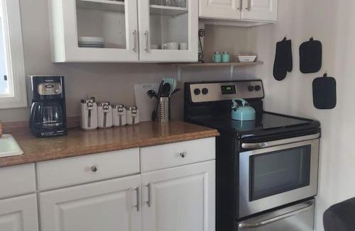 Central Colorado Springs House | Cheerful 3 bedroom house. Great location