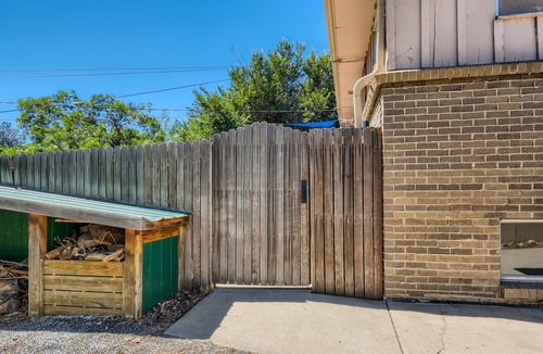 East Old Golden Rd House | Cheerful 3 Bedroom Basement Apartment in Golden