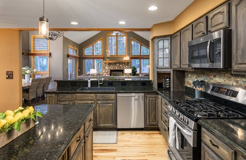Shadow Mountain House | Cheerful 5 bedroom for 30 day rental