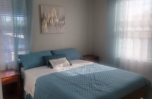 Aurora House | Cheerful-5bedrooms home with free parking