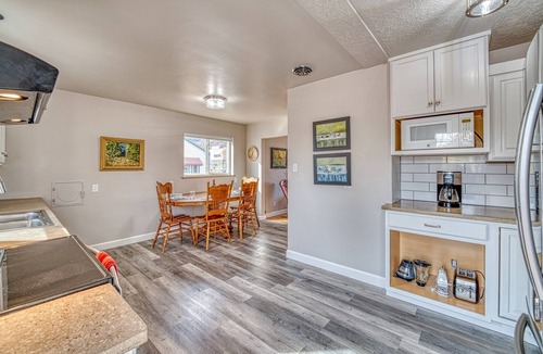 Canon City House | Cheerful Downtown 4 Bedroom Home