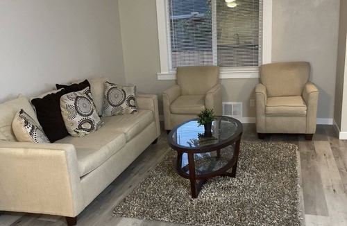 Northeast Park Hill House | Cheerful updated 3bed room house