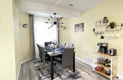 Seven Hills House | Cheerfull 2 bedroom Basement Apartment