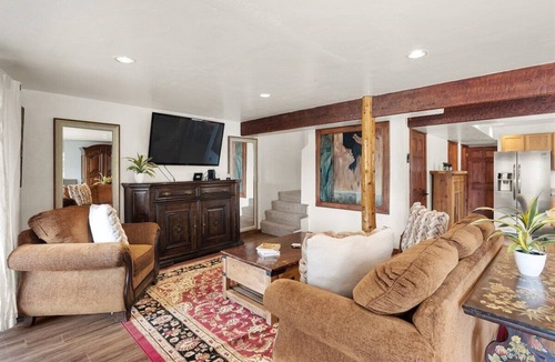 Carbondale House | Chef's Chalet | Gourmet Living w/Views & Hot Tubs