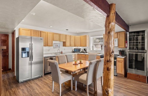Carbondale House | Chef's Chalet | Gourmet Living w/Views & Hot Tubs