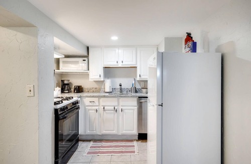 Cherry Creek Apartment | Cherry Creek North - Walkable! Discount cleaning fee! Basement level apartment