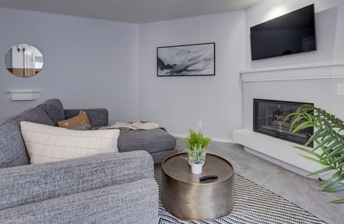 Greenwood Village Condo | Chic 2 Bdrm Condo Combo w/ Community Pool & Gym!