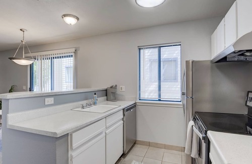 Greenwood Village Condo | Chic 2 Bdrm Condo Combo w/ Community Pool & Gym!
