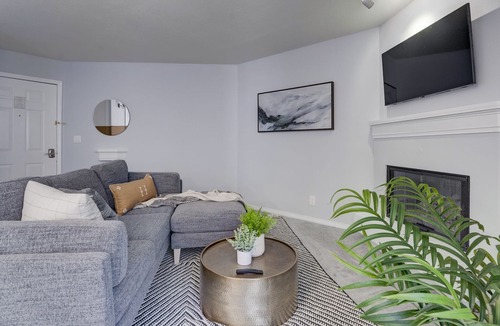 Greenwood Village Condo | Chic 2 Bdrm Condo Combo w/ Community Pool & Gym!