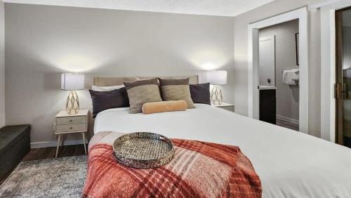 Historic District House | Chic 2BDR Downtown Condo Walk Everywhere