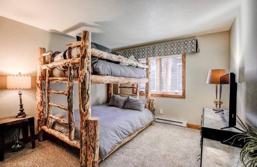 Warrior's Mark House | Chic 2BR Condo-Walk to Main St & Skiing