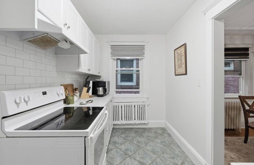 The Beaches House | Chic 2BR With Workspace - 2-Min Walk to Beach