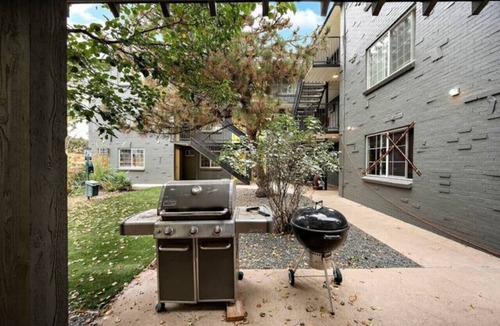 Englewood Apartment | Chic Apt 15min to Dwntwn Denver!