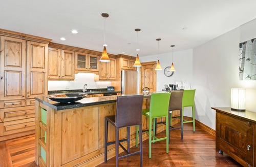 Vail House | Chic Condominium with Gourmet Kitchen